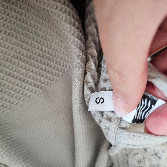 Elegant Gray Women's Robe - Picture 8 of 10